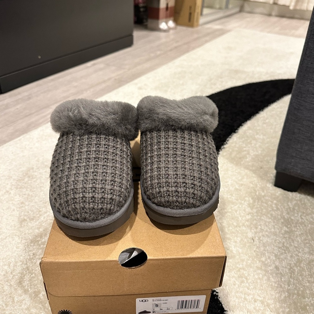 Never worn - NWT Ugg slippers